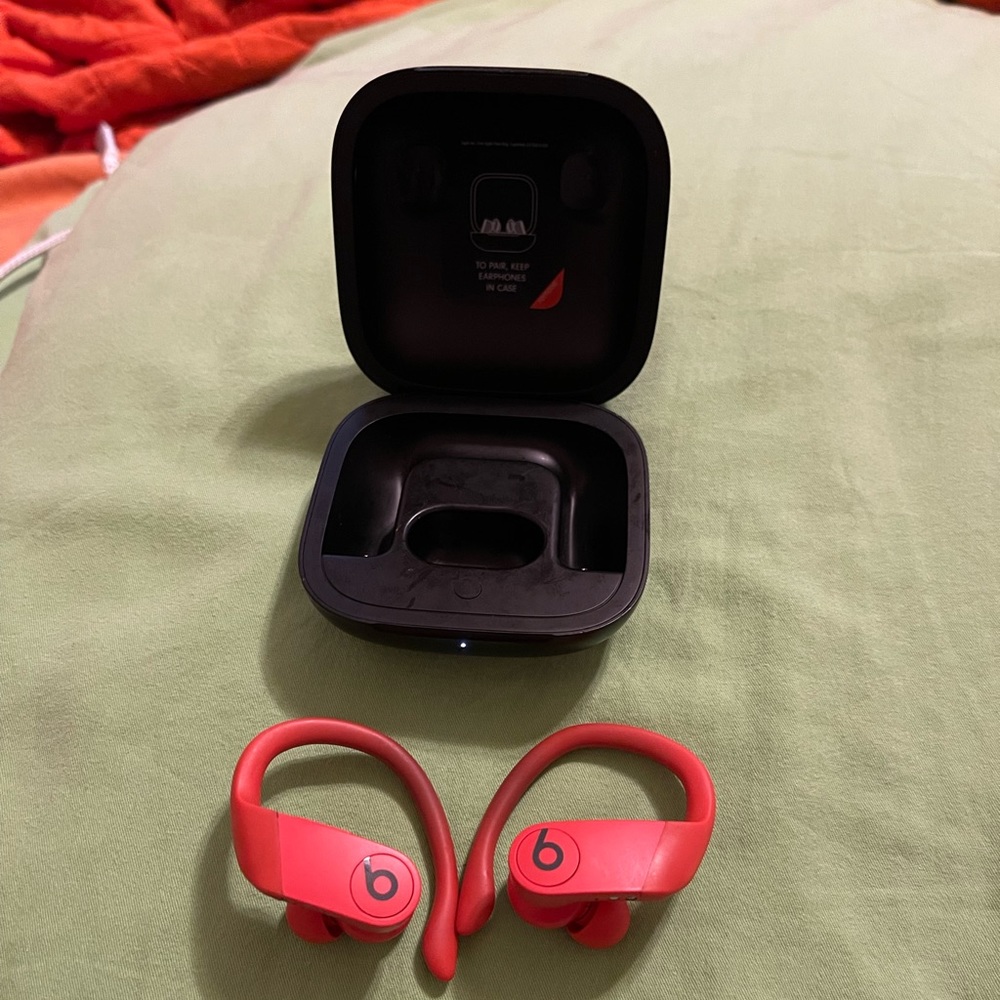 Beats by Dre Powerbeats Pro in Siren Red
